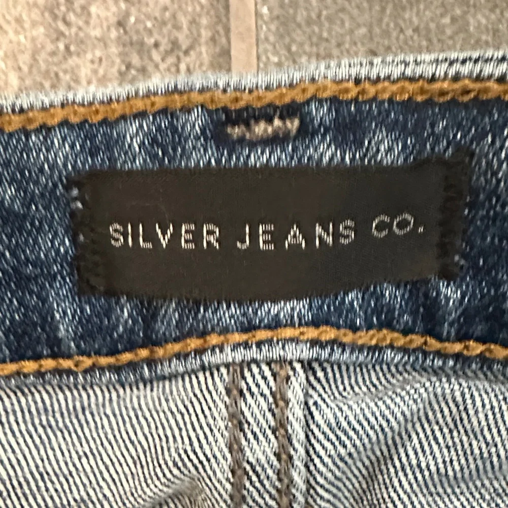 Silver Jeans Women's Most Wanted Straight Leg in Classic Blue - Picture 2 of 10